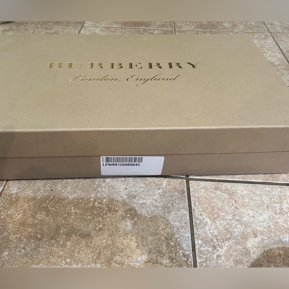 Never worn beige suede leather Burberry boots with box - Picture 7 of 8